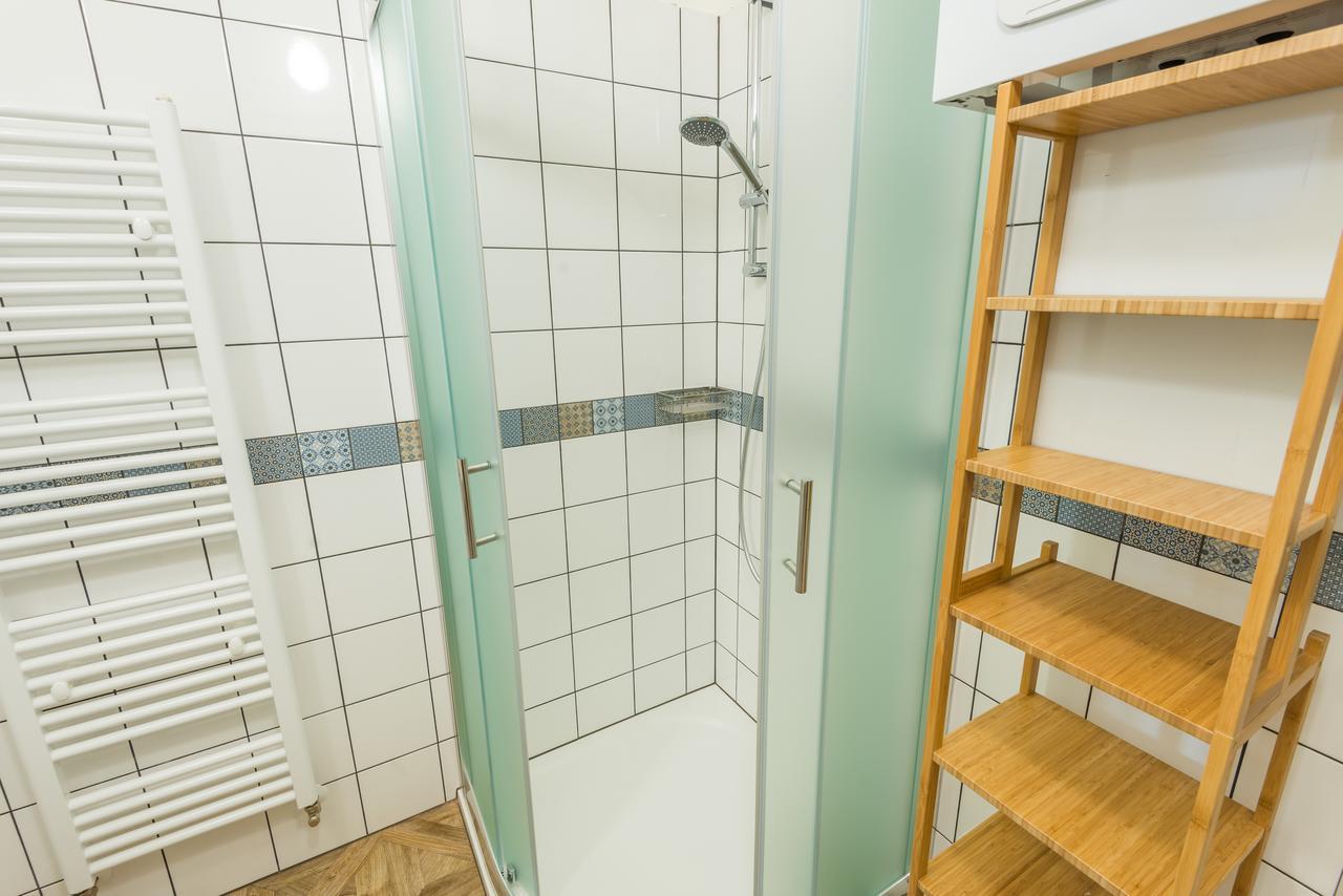 Riverside Apartment With A Balcony Прага Екстериор снимка
