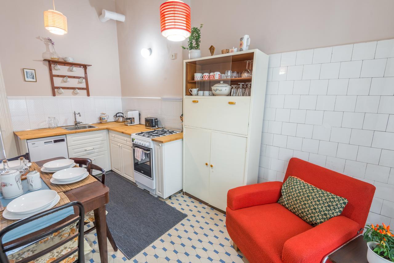 Riverside Apartment With A Balcony Прага Екстериор снимка